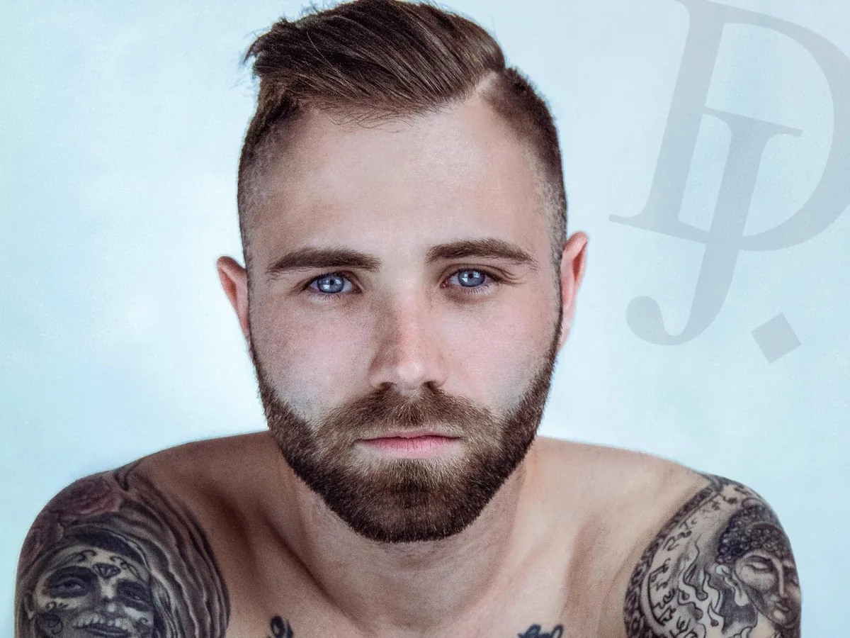 Portrait masculin réalisé dans le studio photo AlloPhotoMarseille